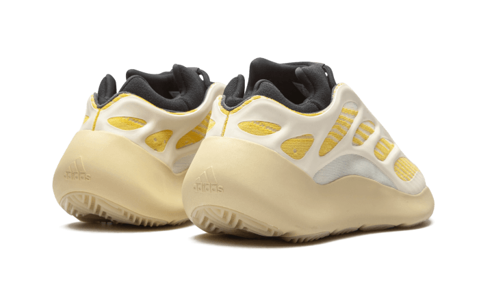 Yeezy V3 Safflower miniatura 3 su DripMilan