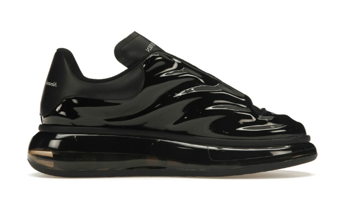 Alexander McQueen Oversized nero lucido miniatura 3 su DripMilan